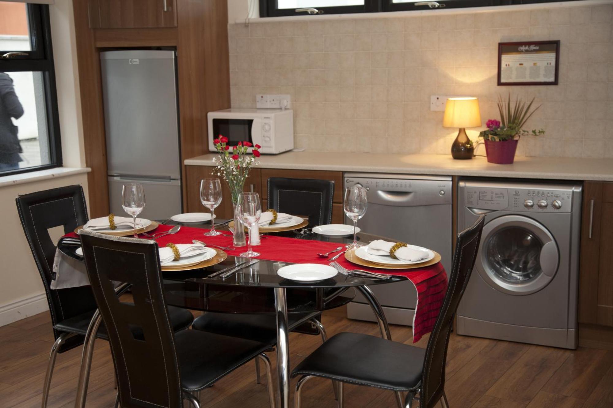 Arch House Apartments Атлон Екстер'єр фото
