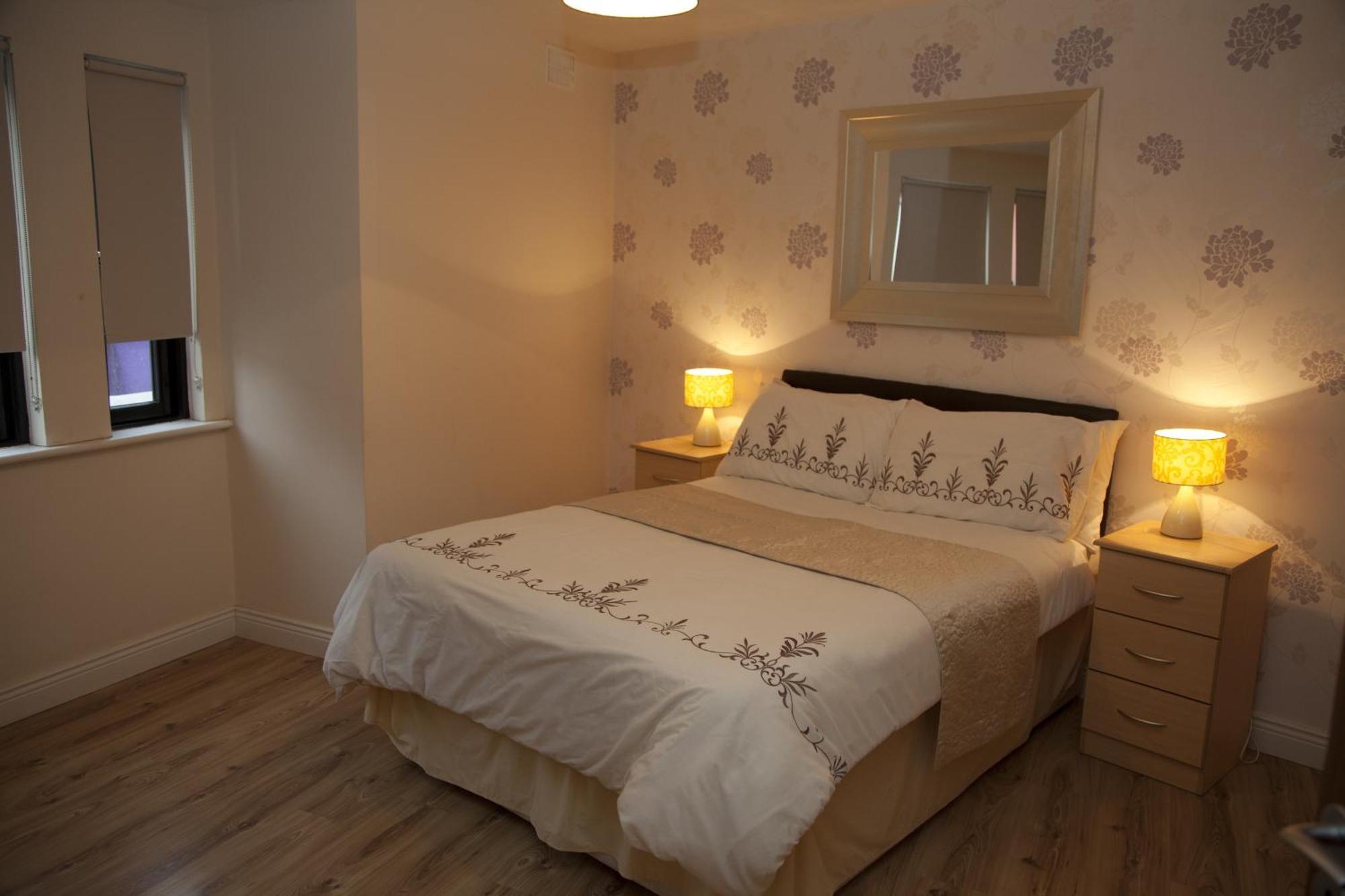 Arch House Apartments Атлон Номер фото